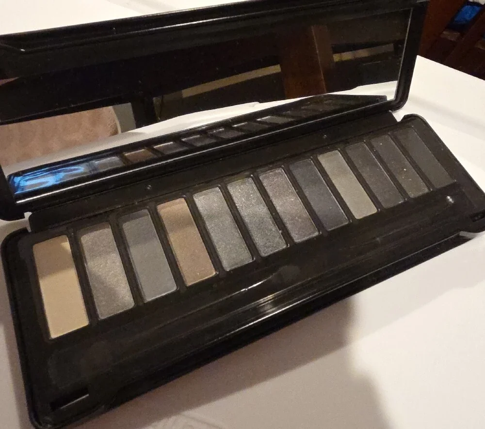Smokey Eyeshadow Palette - Neutral to Black Tones